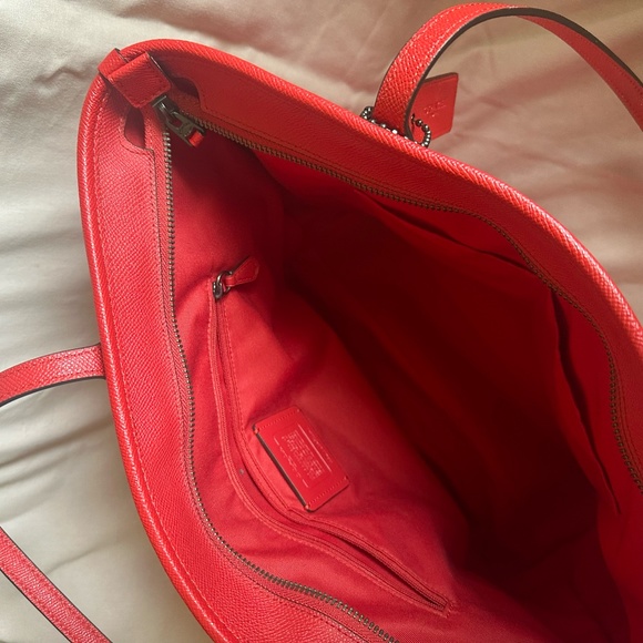 Coach City Zip Tote Women's Handbag - True Red NEVER USED Style No. F58846 - Picture 6 of 11